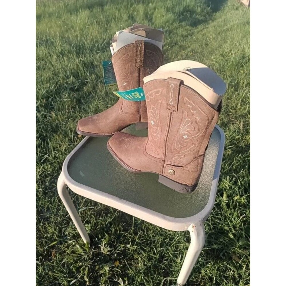 New in box Ariat Kids Quickdraw EZ-ZIP Western Boots Size 5